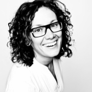 Dr Magdalena Żadkowska 